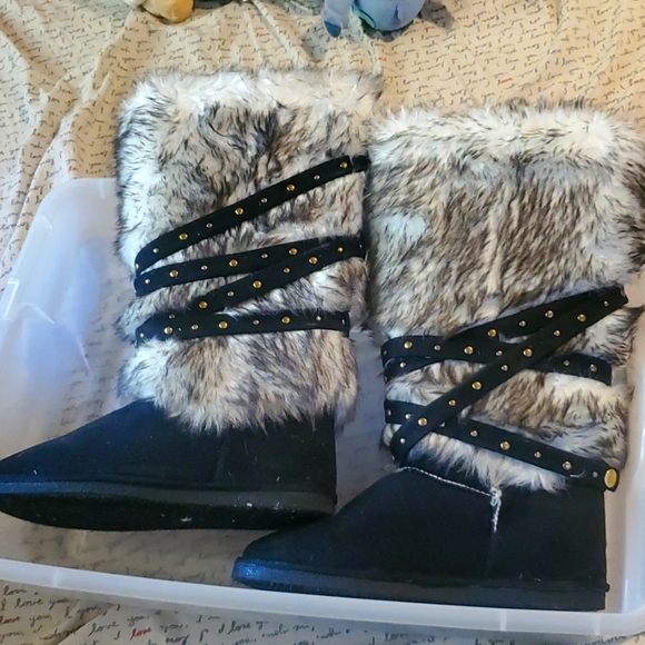 Boots - Picture 1 of 4